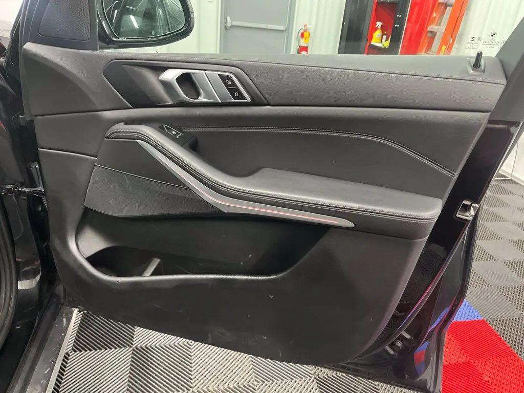 BMW X5 view 11