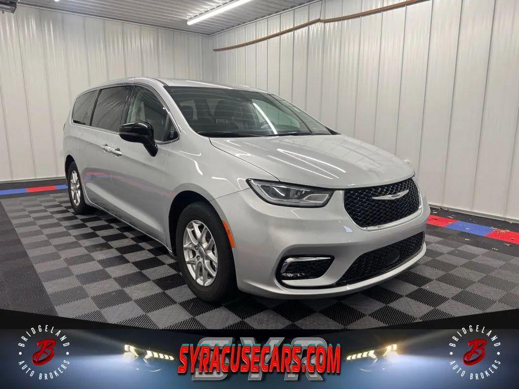 used 2024 Chrysler Pacifica car, priced at $27,800