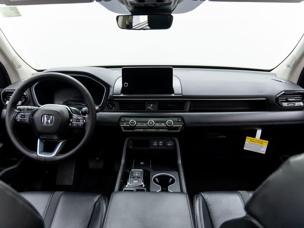 new 2025 Honda Pilot car, priced at $47,276
