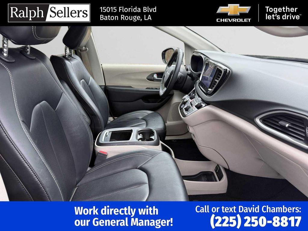 used 2024 Chrysler Pacifica car, priced at $27,995