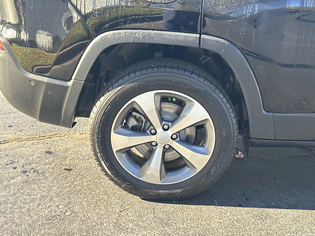 used 2021 Jeep Cherokee car, priced at $22,895