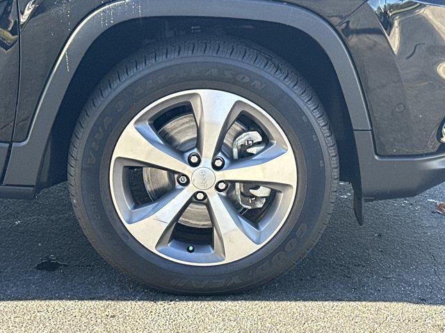 used 2021 Jeep Cherokee car, priced at $22,895