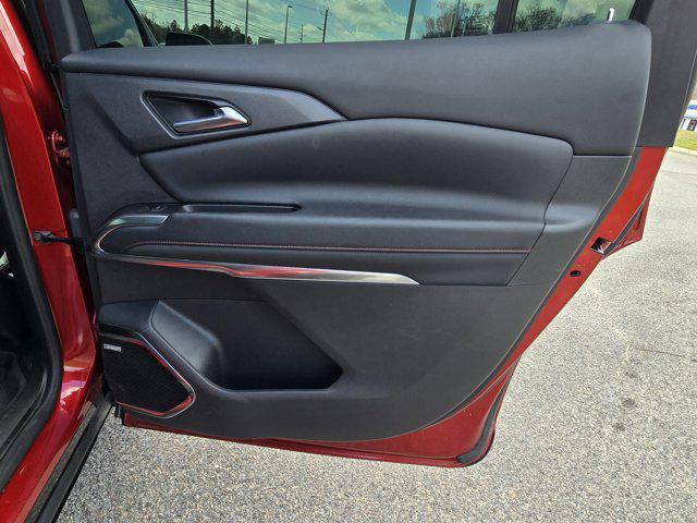 used 2024 Chevrolet Traverse car, priced at $43,990