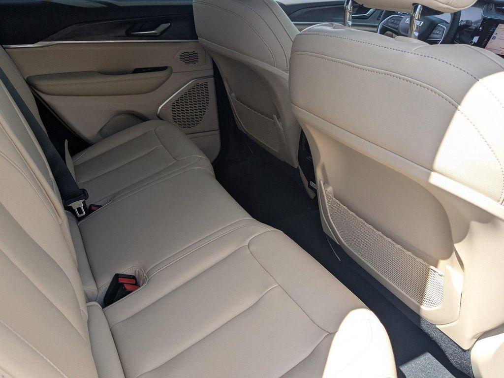 new 2026 Jeep Grand Cherokee car, priced at $43,400