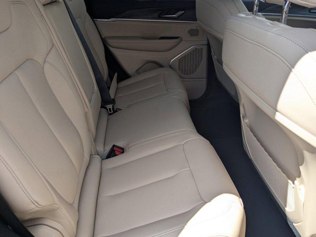 new 2026 Jeep Grand Cherokee car, priced at $43,400
