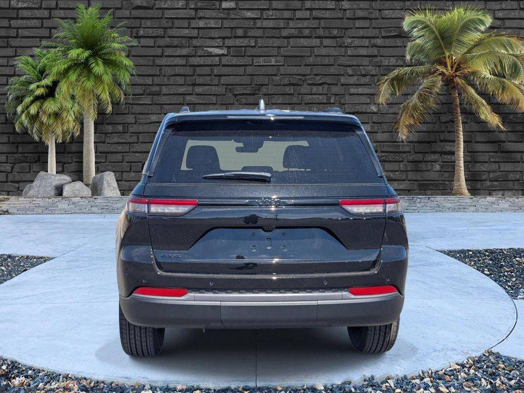 new 2026 Jeep Grand Cherokee car, priced at $39,020