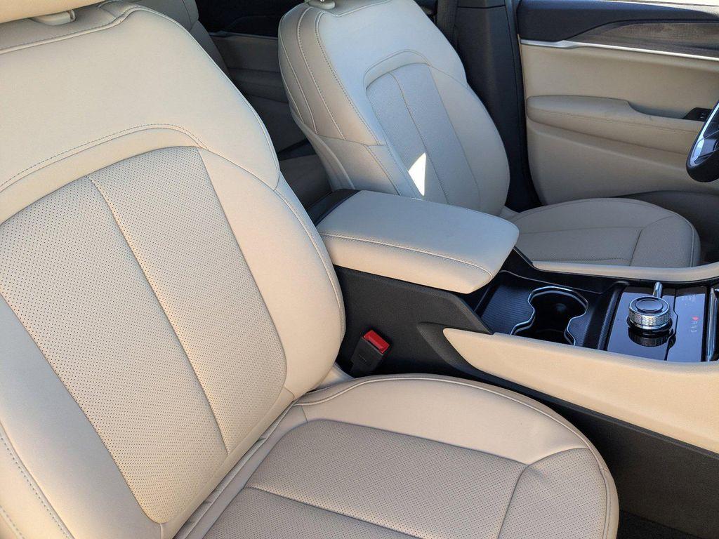 new 2025 Jeep Grand Cherokee L car, priced at $48,305