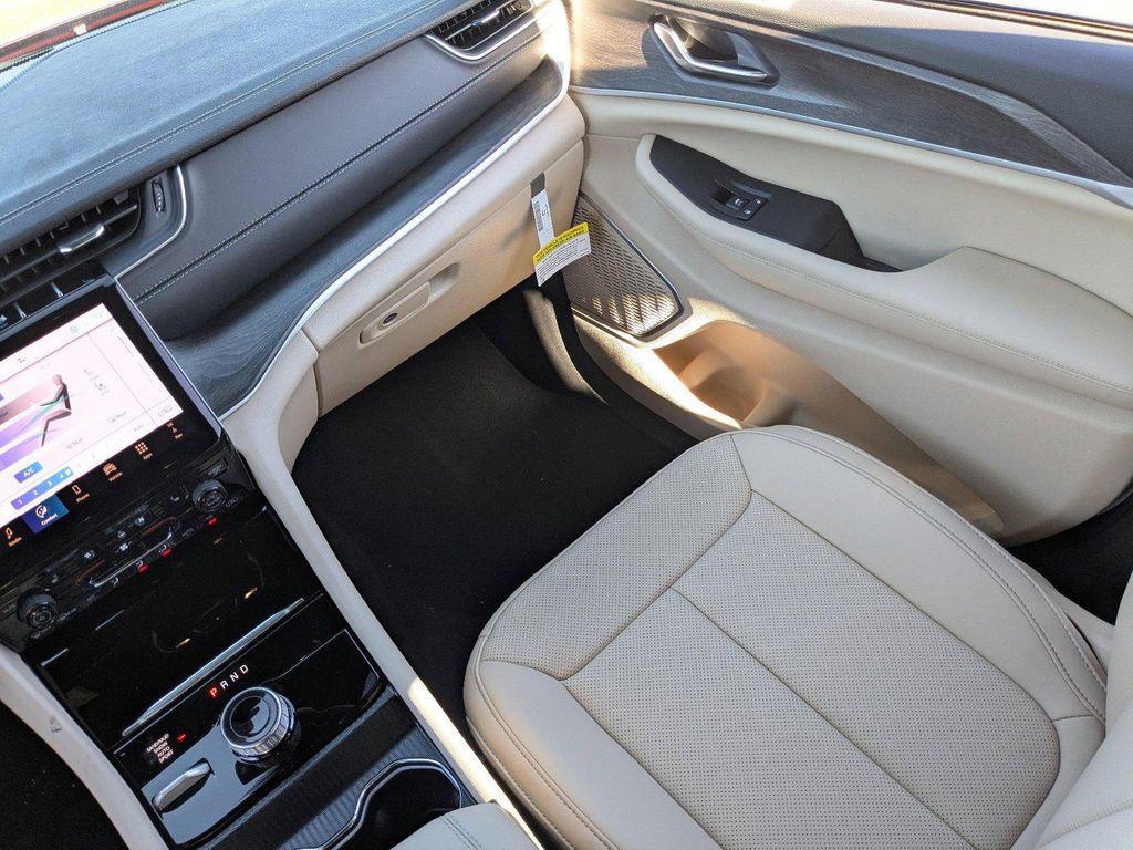 new 2025 Jeep Grand Cherokee L car, priced at $48,305