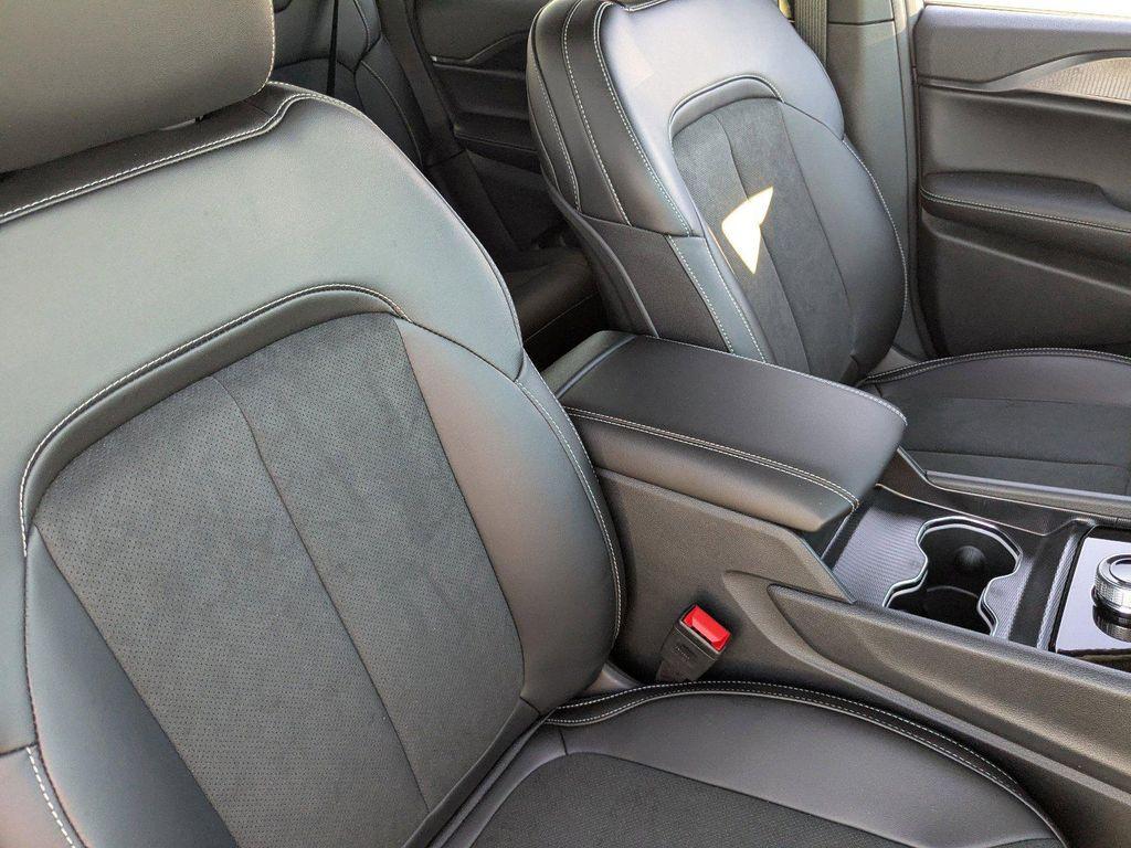 new 2025 Jeep Grand Cherokee car, priced at $35,485
