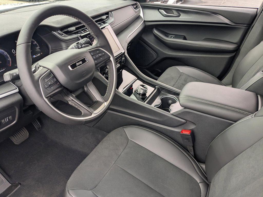 new 2025 Jeep Grand Cherokee car, priced at $36,475