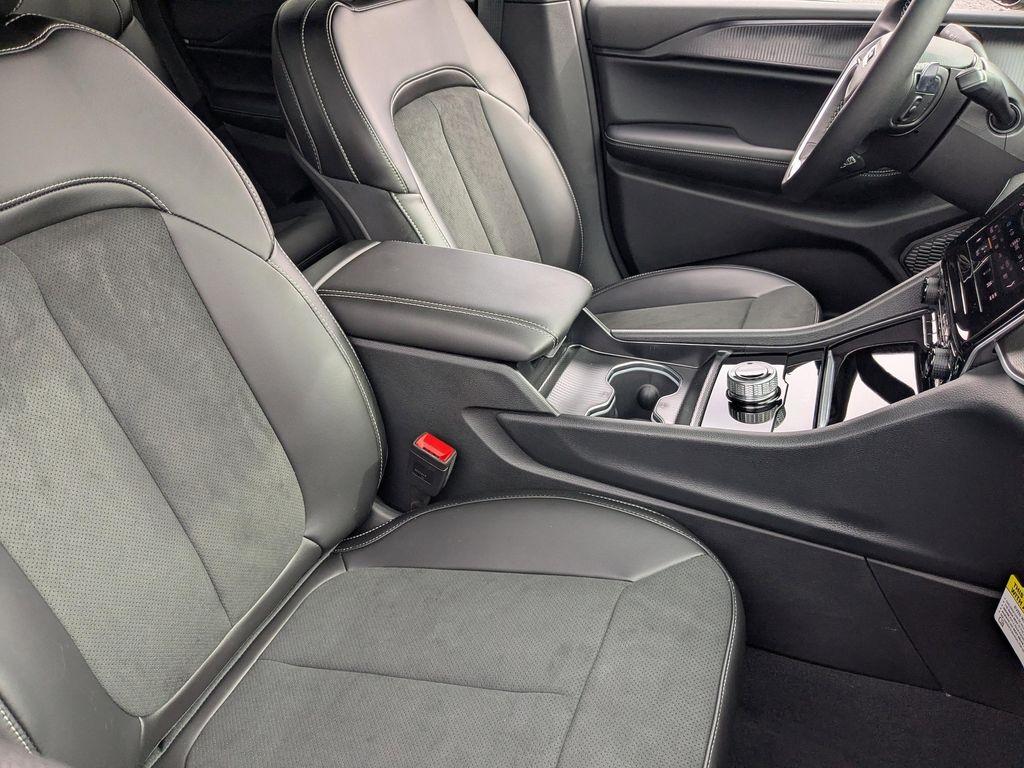 new 2025 Jeep Grand Cherokee car, priced at $36,475