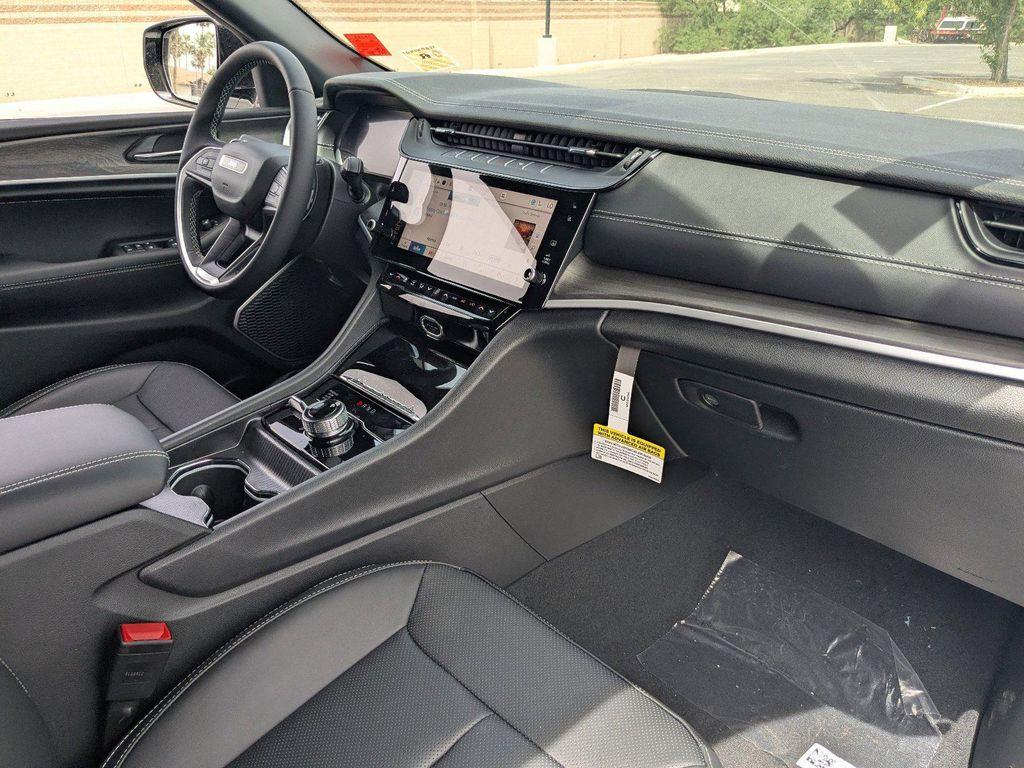 new 2026 Jeep Grand Cherokee car, priced at $45,900