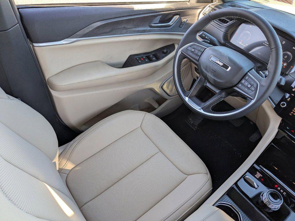 new 2026 Jeep Grand Cherokee car, priced at $44,825