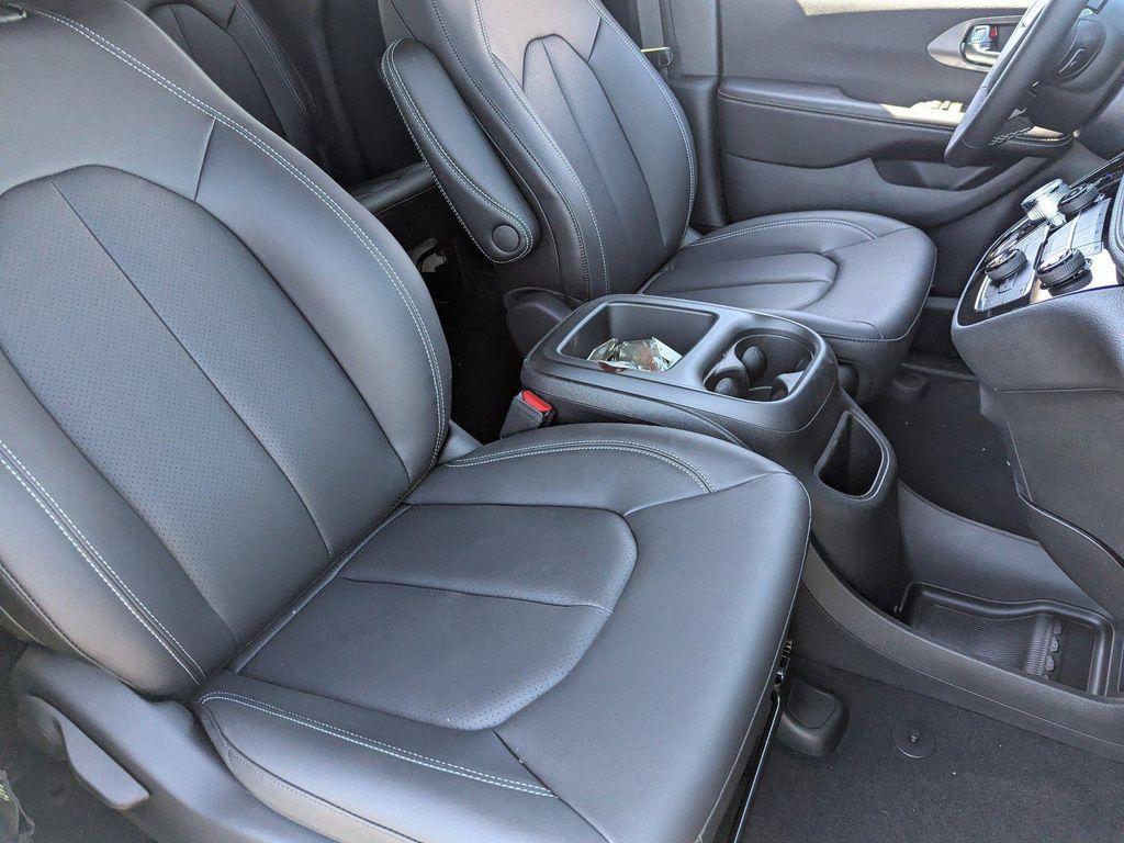 new 2026 Chrysler Pacifica car, priced at $39,430