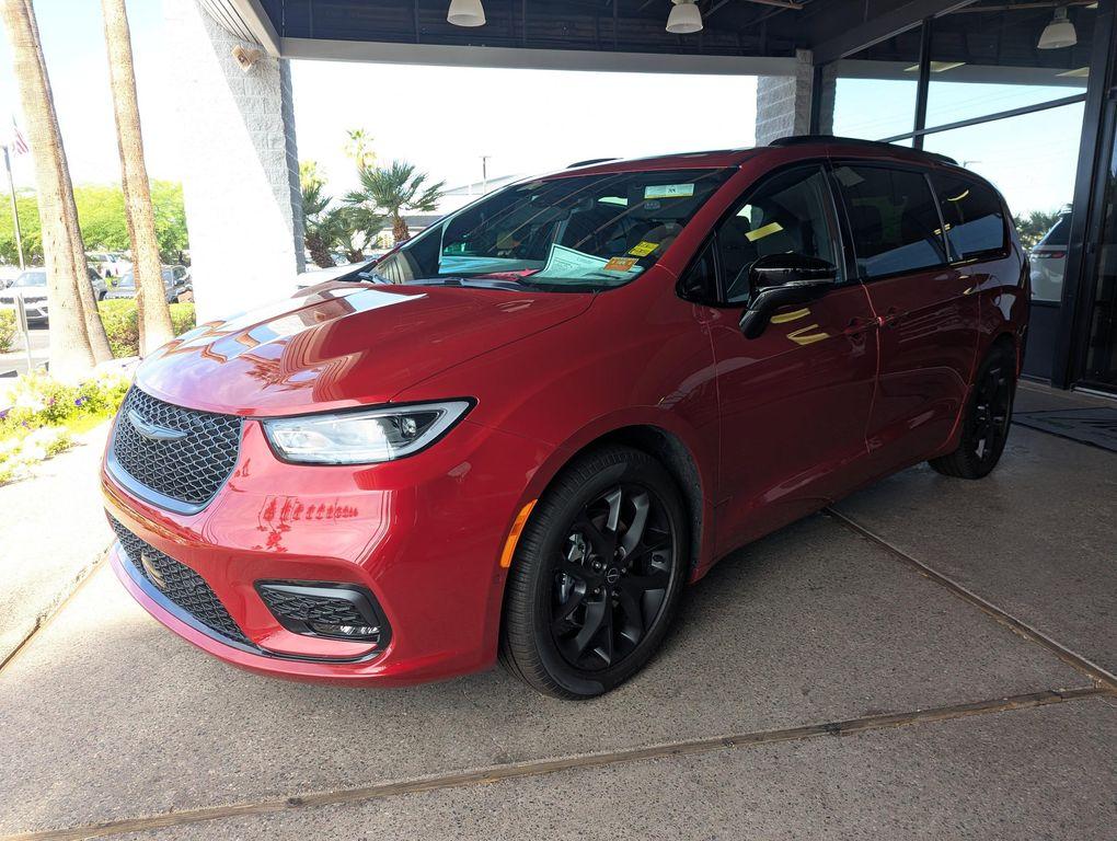 new 2026 Chrysler Pacifica car, priced at $47,080