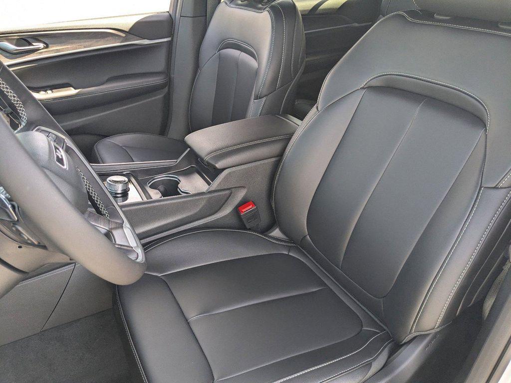 new 2026 Jeep Grand Cherokee L car, priced at $42,900