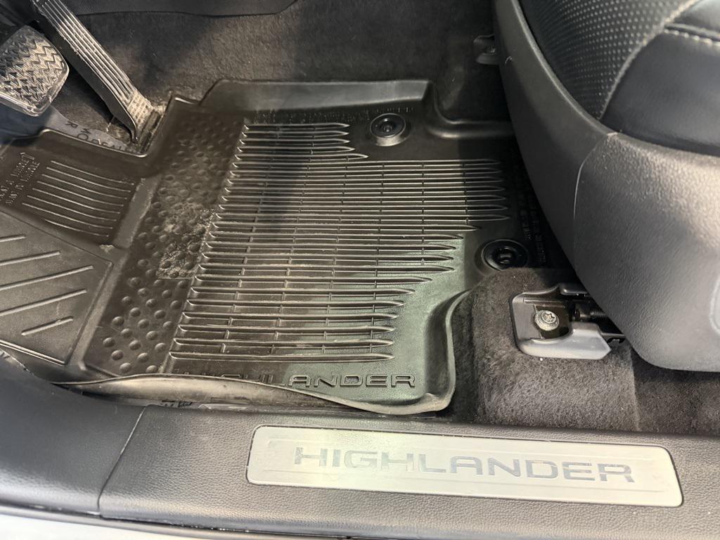 used 2022 Toyota Highlander car, priced at $34,488