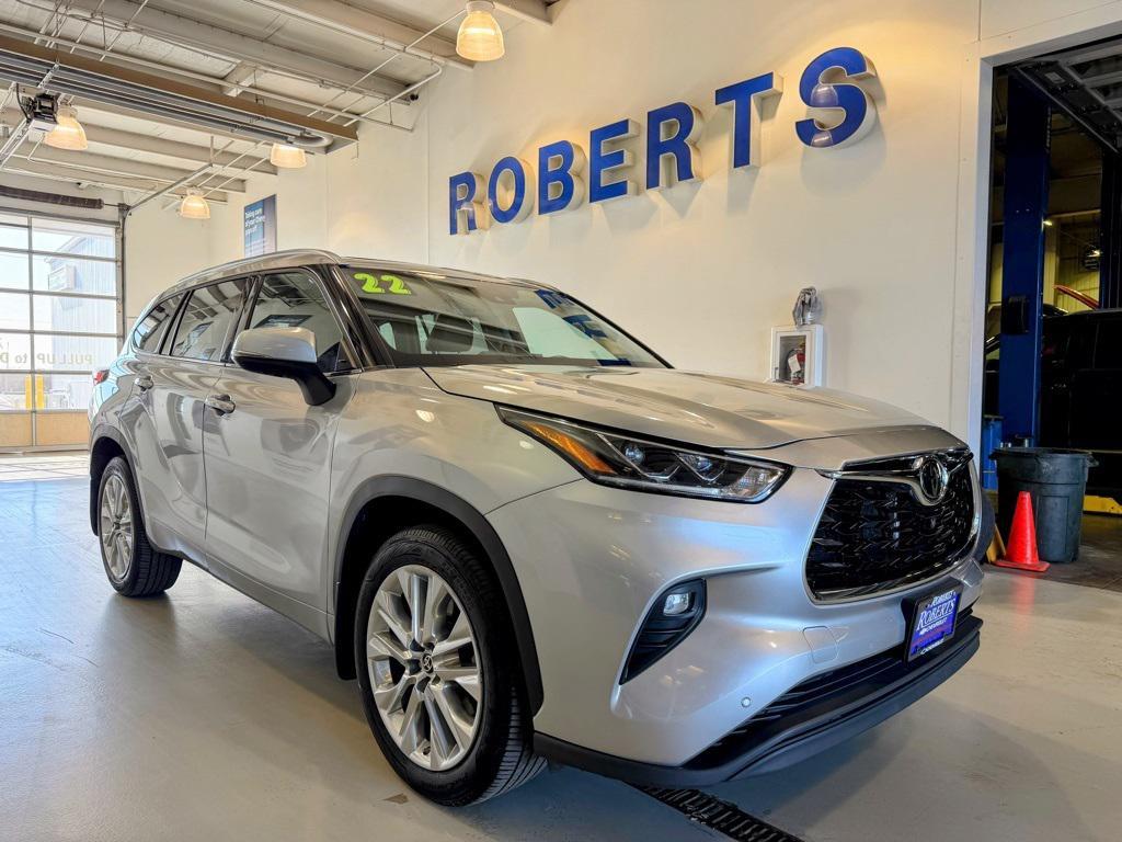 used 2022 Toyota Highlander car, priced at $34,488