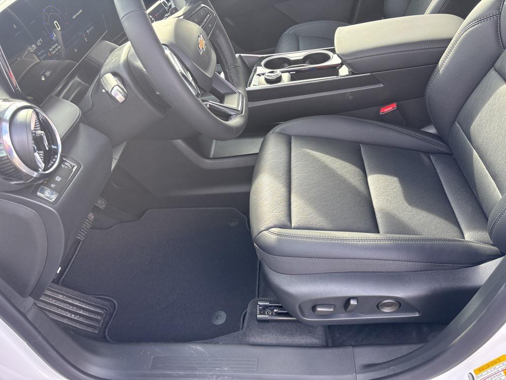 new 2026 Chevrolet Equinox car, priced at $29,845