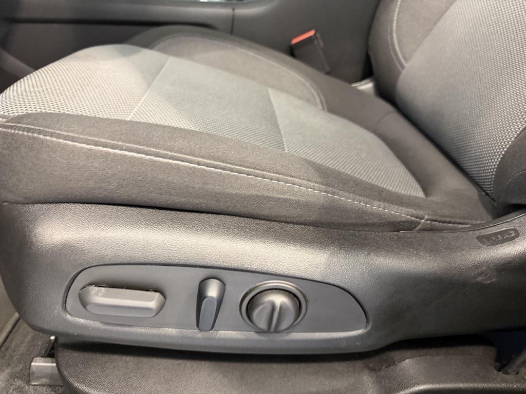 used 2023 Chevrolet Traverse car, priced at $23,987