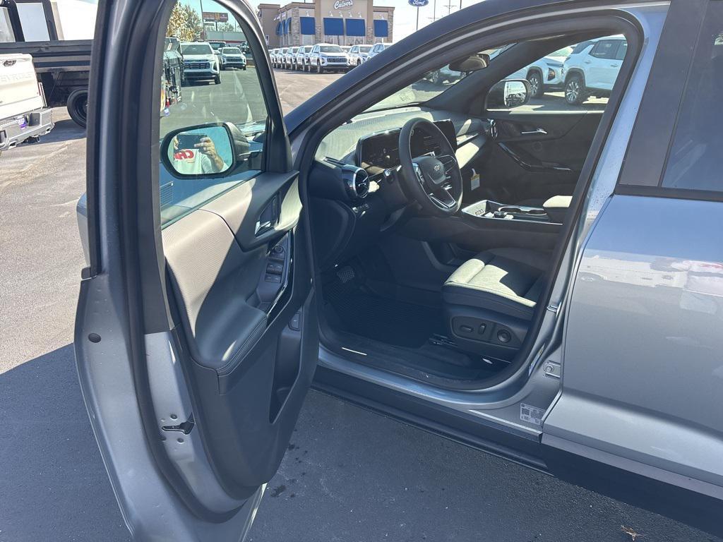 new 2026 Chevrolet Equinox car, priced at $33,230