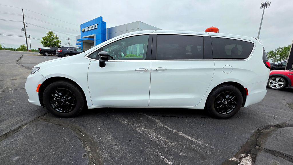 used 2025 Chrysler Pacifica car, priced at $30,488
