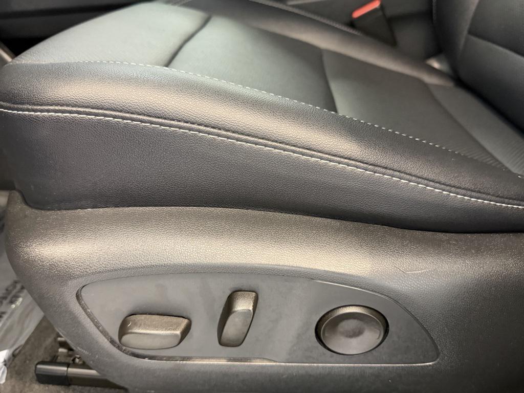 used 2025 Chevrolet Traverse car, priced at $34,987