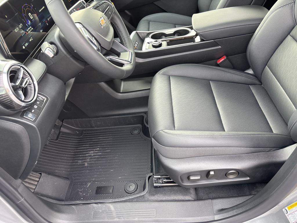 new 2026 Chevrolet Equinox car, priced at $31,815