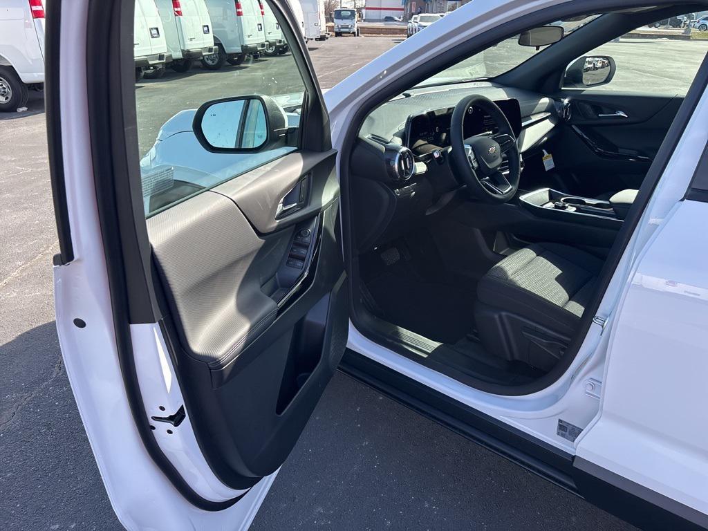 new 2026 Chevrolet Equinox car, priced at $30,046