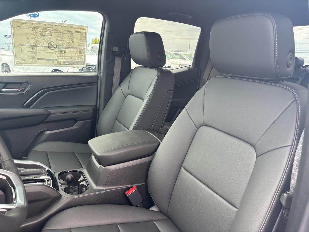new 2025 Chevrolet Colorado car, priced at $40,180