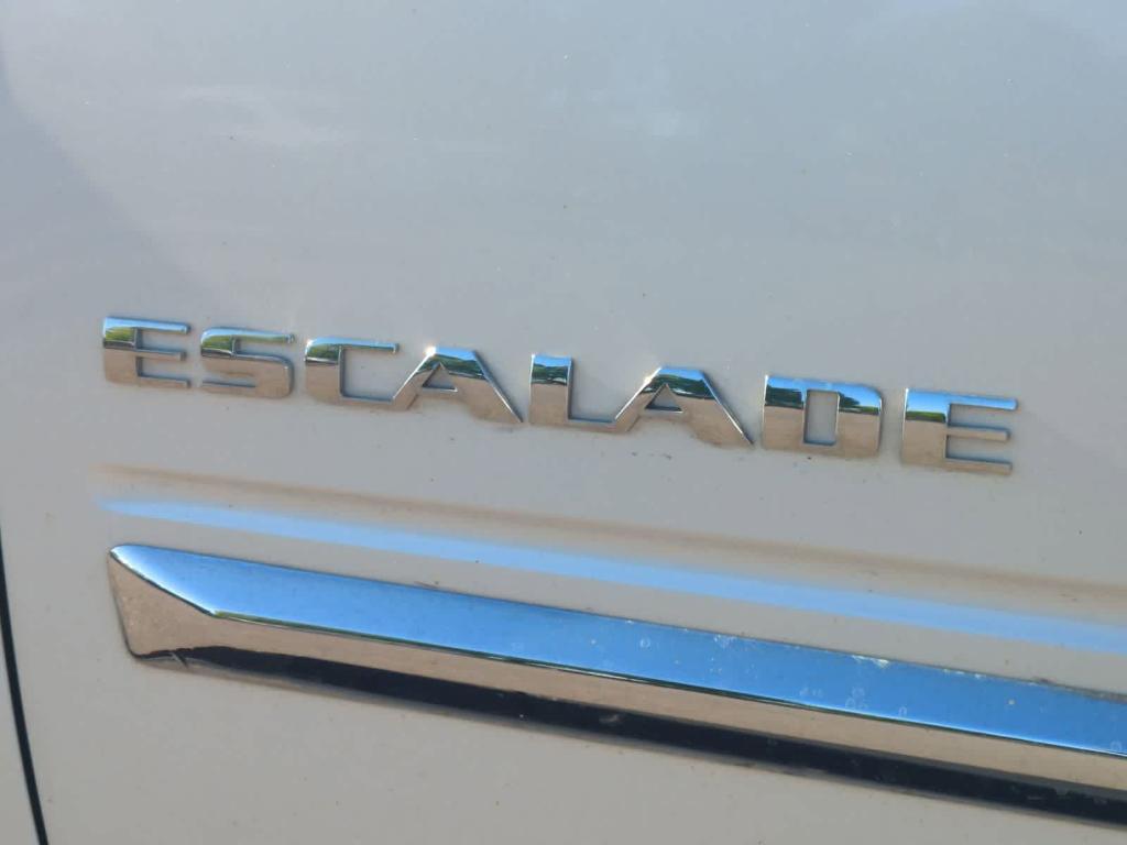 used 2011 Cadillac Escalade car, priced at $6,545