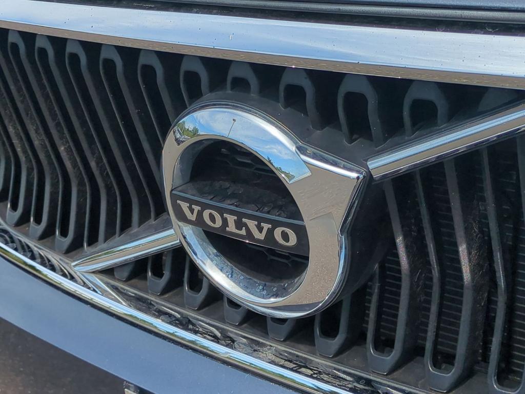 used 2020 Volvo XC40 car, priced at $21,809