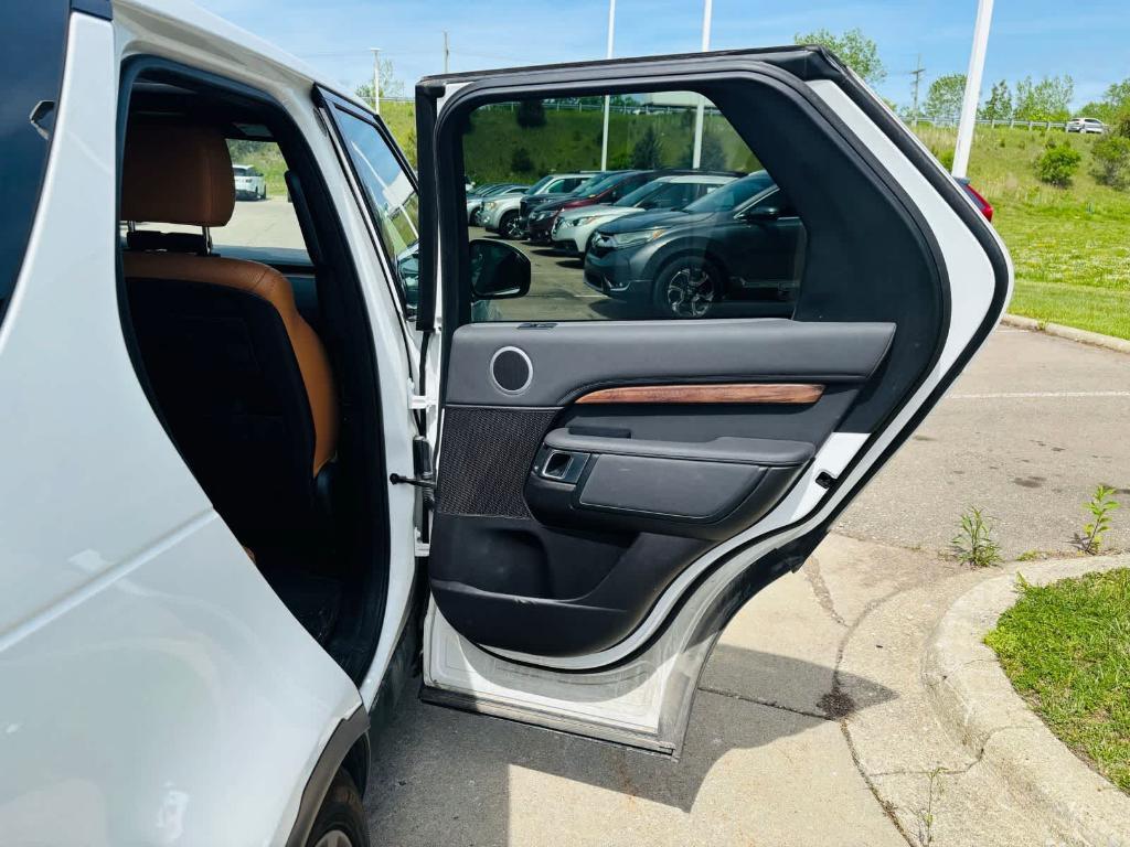 used 2018 Land Rover Discovery car, priced at $16,115