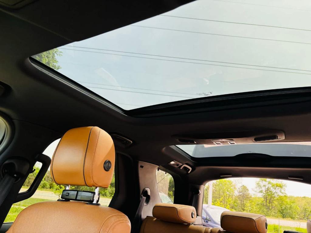 used 2018 Land Rover Discovery car, priced at $16,115