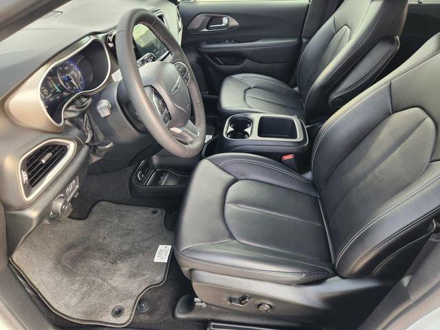 used 2025 Chrysler Pacifica car, priced at $30,109