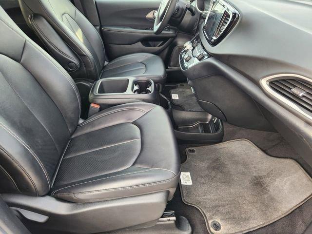 used 2025 Chrysler Pacifica car, priced at $30,109