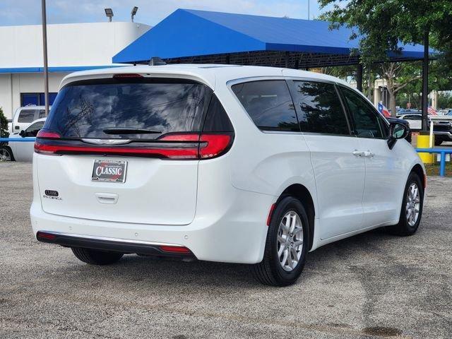 used 2025 Chrysler Pacifica car, priced at $30,109