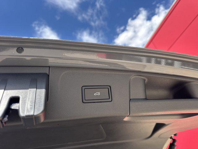 new 2026 Volkswagen Atlas car, priced at $48,296