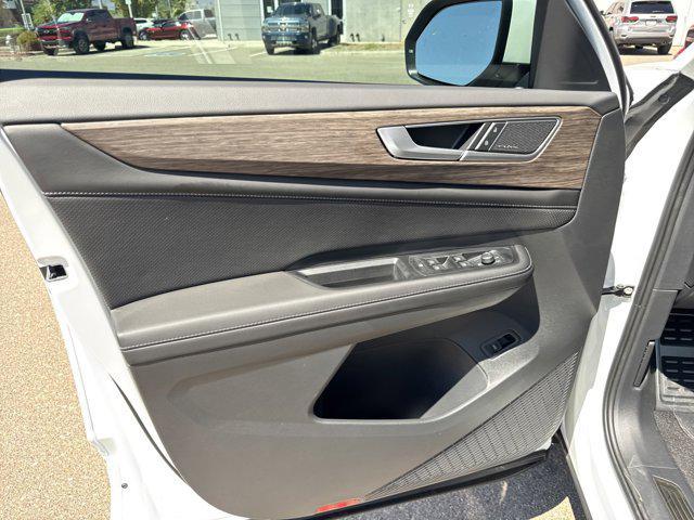 new 2025 Volkswagen Atlas car, priced at $54,107