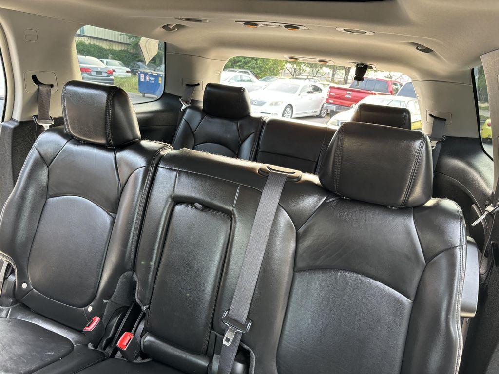 used 2008 Saturn Outlook car, priced at $3,495