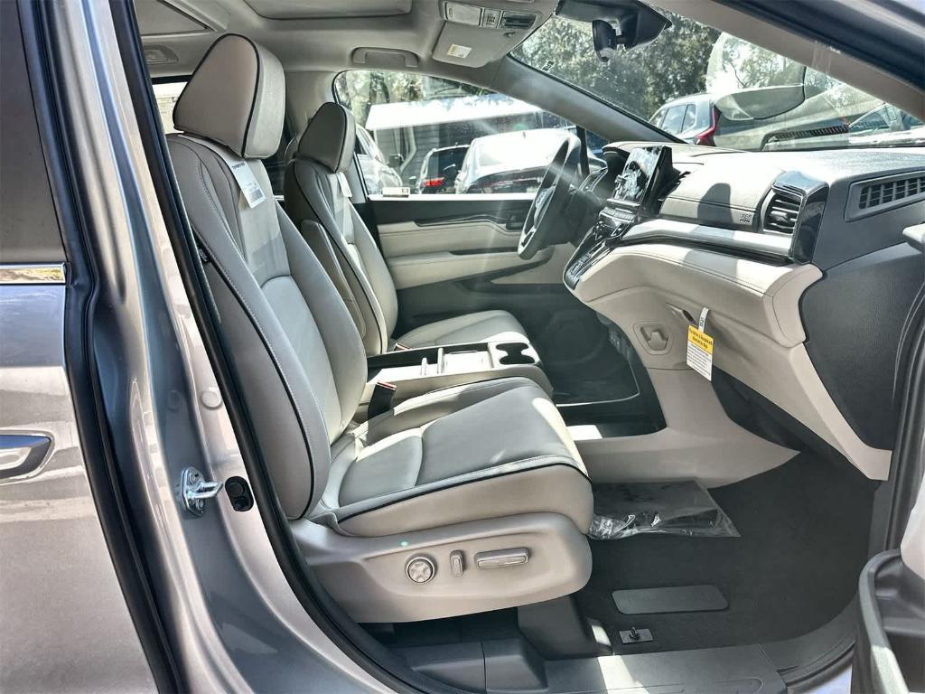 new 2026 Honda Odyssey car, priced at $45,662
