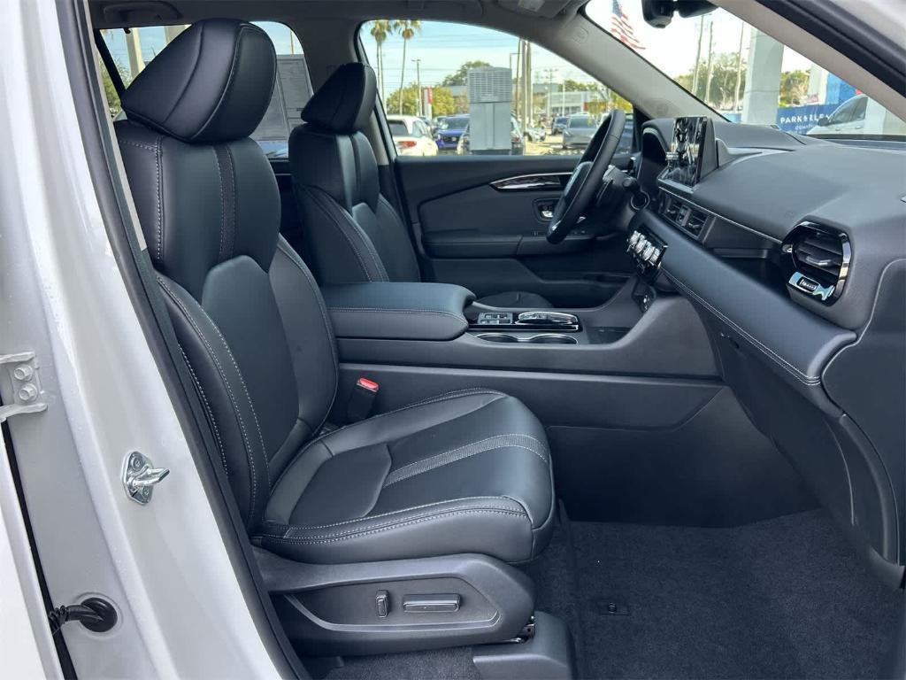 new 2025 Honda Pilot car, priced at $44,113