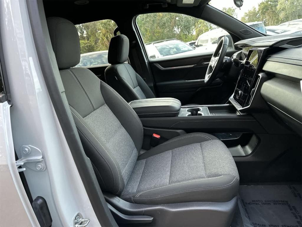 used 2025 GMC Acadia car, priced at $31,999