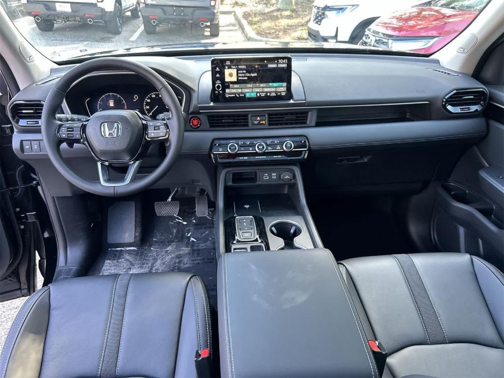 new 2025 Honda Pilot car, priced at $47,807