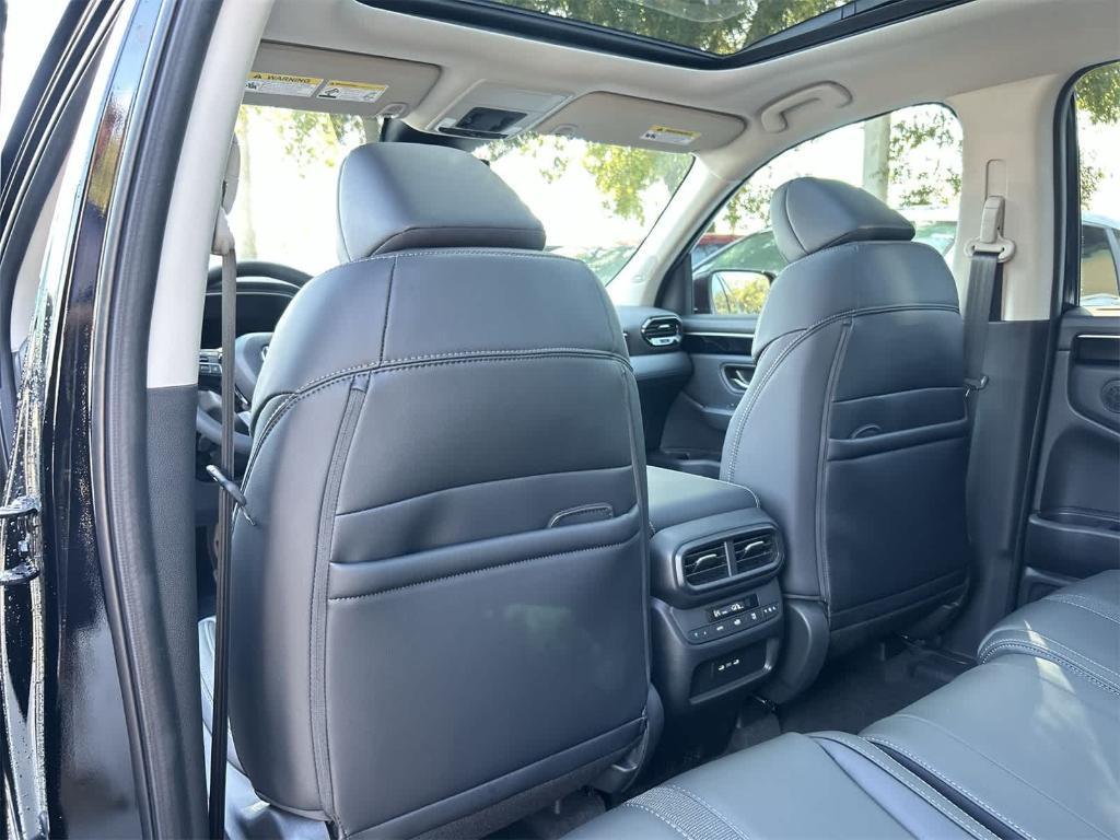 new 2025 Honda Pilot car, priced at $47,807