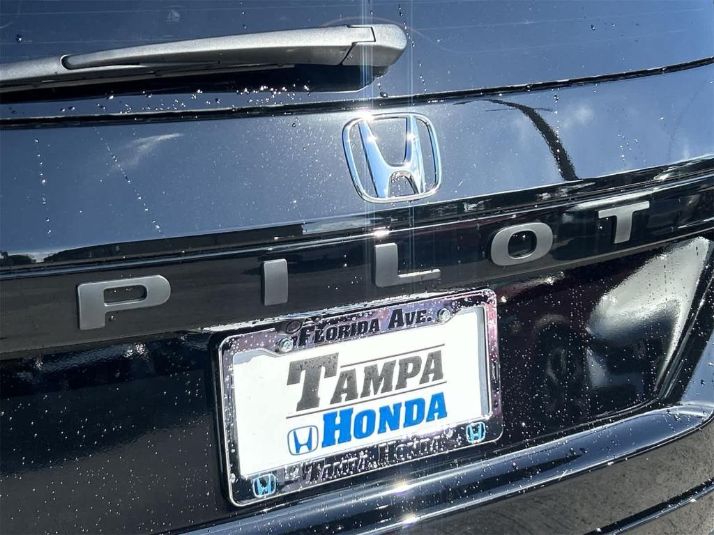 new 2025 Honda Pilot car, priced at $47,807