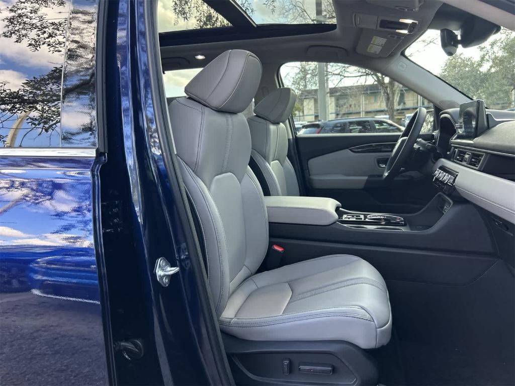 new 2025 Honda Pilot car, priced at $48,220
