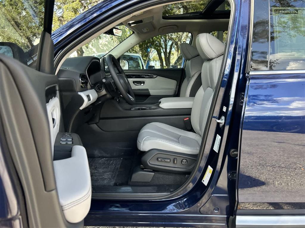 new 2025 Honda Pilot car, priced at $48,220