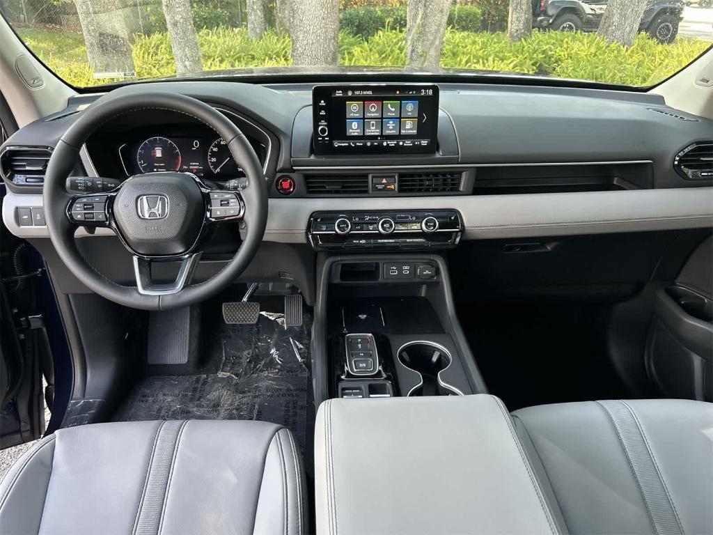 new 2025 Honda Pilot car, priced at $48,220