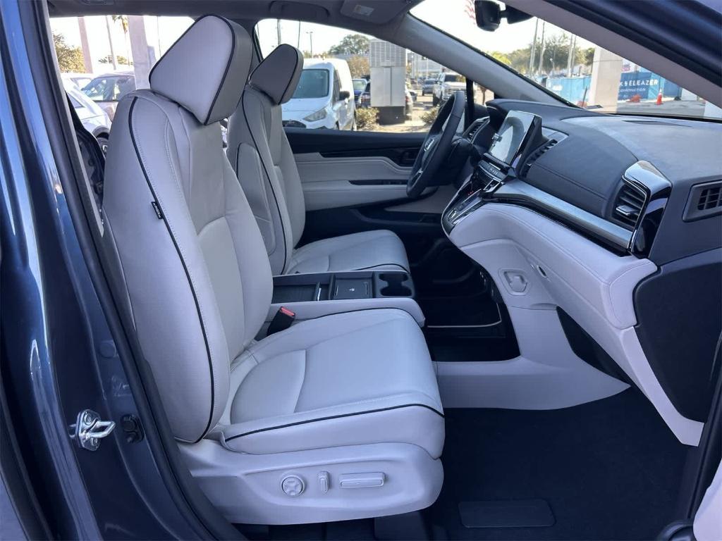 new 2026 Honda Odyssey car, priced at $45,662